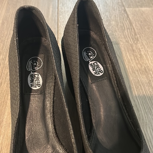 Cheap Monday black snakeskin “cube pump” in size 40 - Picture 3 of 6